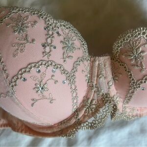 Victoria’s Secret baby pink bra with silver and rhinestone accents size 32 DD